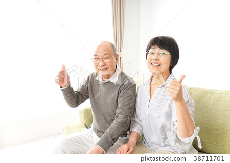 做一個好標誌的資深夫婦 做一個好標誌的資深夫婦 38711701