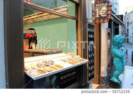 Waffle shop / (Belgium) 38712150
