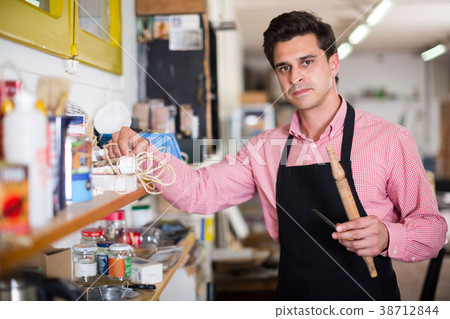 Joiner looking for necessary tools 38712844