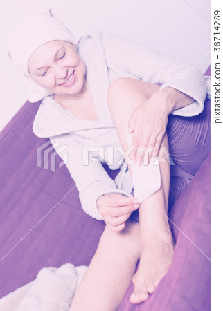 Woman doing body hair removal Woman doing body hair removal 38714289