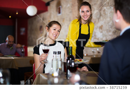 Waitress bringing ordered dishes 38715239