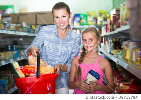 Happy mom with girl choosing rice Happy mom with girl choosing rice 38715784