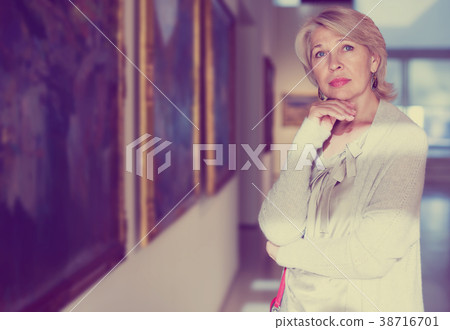 Adult woman in museum Adult woman in museum 38716701