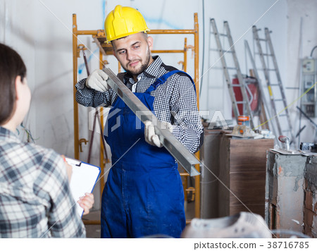 Worker is showing the level of the profile to client 38716785