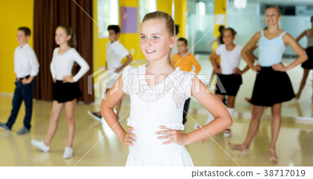 Boys and girls enjoying active dance 38717019