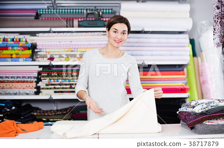 Seller showing white fabric 38717879