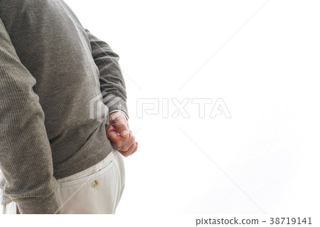 老人患背痛 老人患背痛 38719141