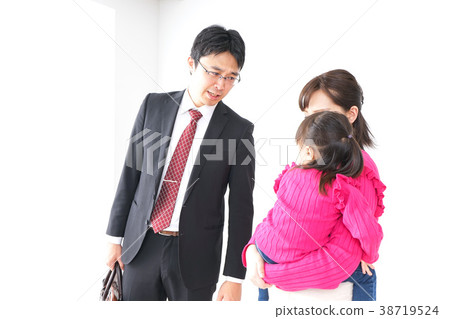 Children, farewell to see daddy Children, farewell to see daddy 38719524