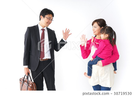 Children, farewell to see daddy 38719530