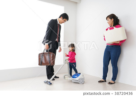Father and mother and daughter going to work 38720436