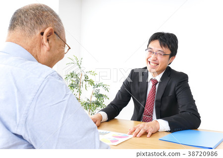 Salesman and seniors 38720986