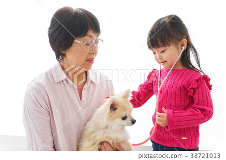 Grandma and granddaughter 38721013
