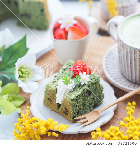 Tea time with green tea chiffon cake 38721500
