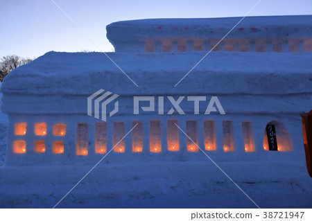 白雪皚皚的旅程之光 38721947
