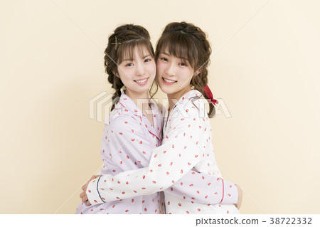 穿著睡衣的女人 38722332