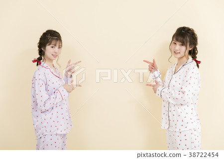 穿著睡衣的女人 38722454