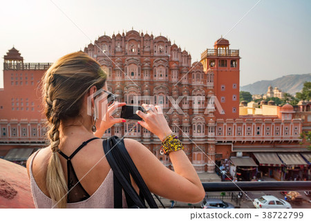 Young woman takes picture of Hawa Mahal in India 38722799