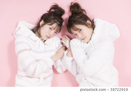 穿著睡衣的女人 38722919