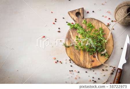 Close up view of thyme bunch Close up view of thyme bunch 38722973