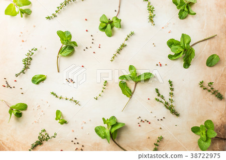 Flat-lay pattern of fresh green herbs Flat-lay pattern of fresh green herbs 38722975