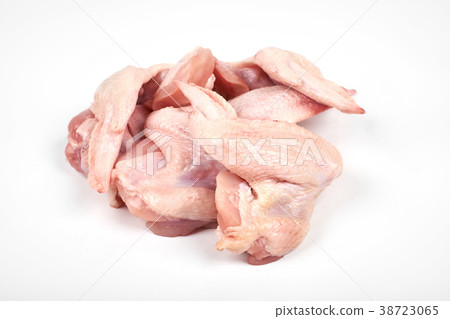 Raw chicken wings isolated on white background 38723065