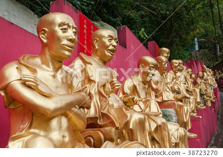 Statues at Ten Thousand Buddhas 38723270