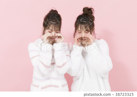 穿著睡衣的女人 38723325