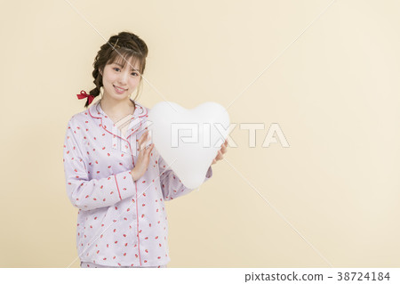 Women in pajamas 38724184