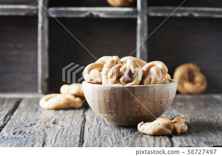 Traditional italian tarallo with almonds  38727497