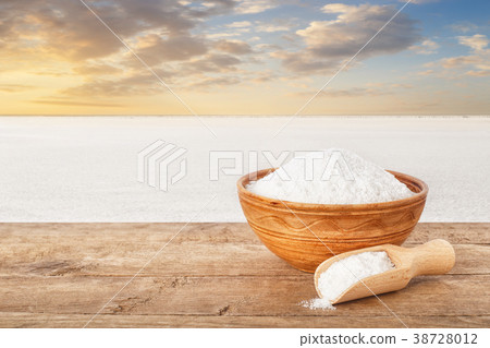 salt in bowl on table salt in bowl on table 38728012