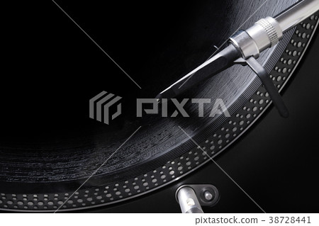 Turntable with black record and headshell 38728441