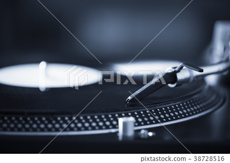 Turntable with black record and headshell Turntable with black record and headshell 38728516