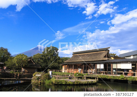 Superb view (Yamanashi, Oshino Hachiumi, summer) 38730127