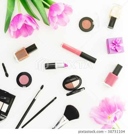 Beauty composition with tulips flowers, cosmetics Beauty composition with tulips flowers, cosmetics 38731104