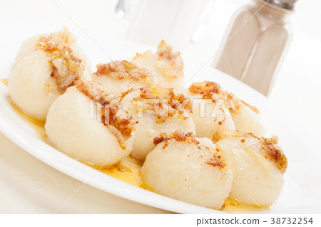Meat stuffed dumplings with fried onion 38732254