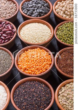 Cereals and beans in bowl 38733800