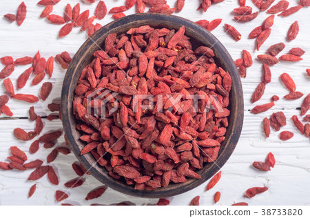 Goji berries in wooden spoon 38733820