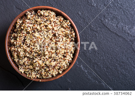 Healthy colorful cooked quinoa 38734062