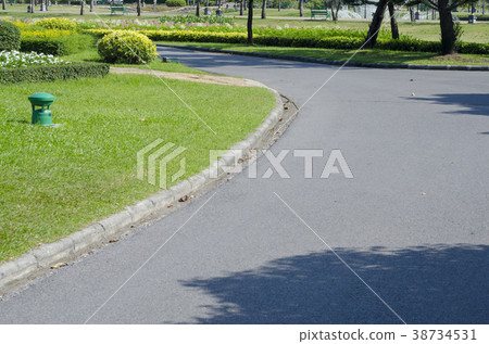 Walkway in the park 38734531