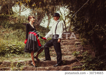 Retro fashion couple 38734665