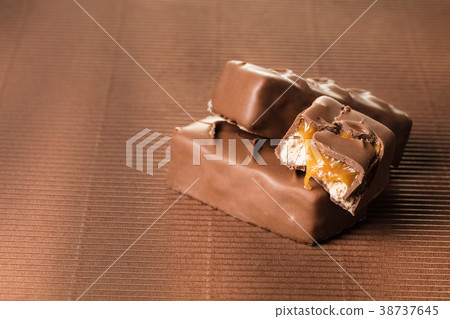 chocolate bars closeup 38737645
