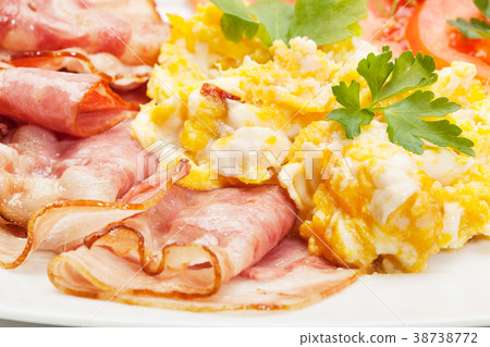 Sandwich with scrambled eggs and bacon Sandwich with scrambled eggs and bacon 38738772