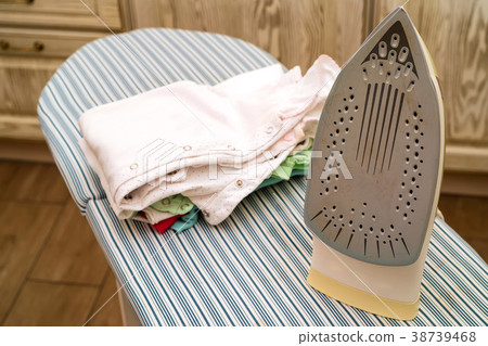 Pressboard and iron Pressboard and iron 38739468