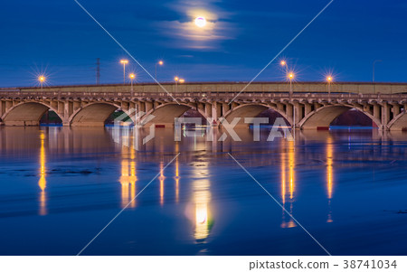 Moon light Over Trinity River in Dallas, Texas Moon light Over Trinity River in Dallas, Texas 38741034