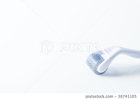 Dermaroller for medical micro needling therapy. 38741105