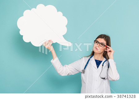 Female doctor with thinking speech bubble 38741328