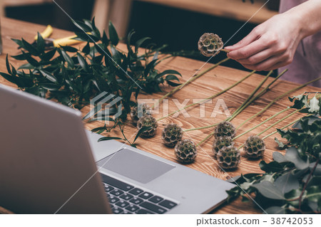 Florist leads a video blog Florist leads a video blog 38742053