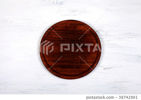 Empty round cutting board for cutting pizza  38742801