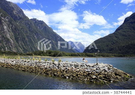 Milford Sound (New Zealand) 38744441