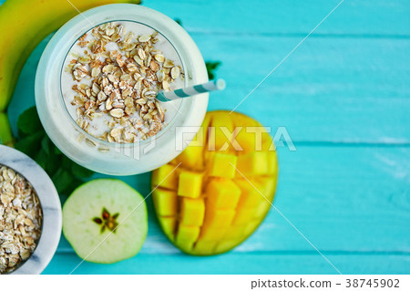 Overnight Oats with Mango and Coconut Overnight Oats with Mango and Coconut 38745902